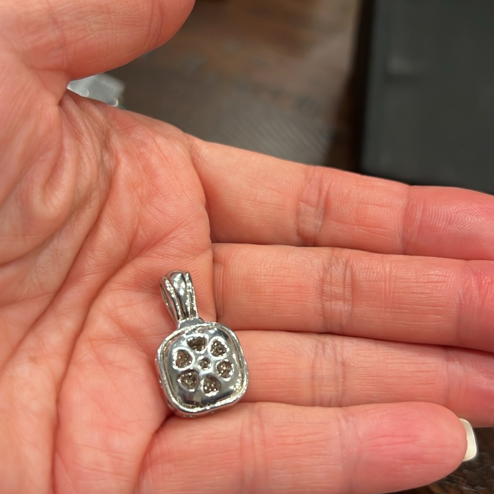 Silver tone & Rhinestone Pendant - Picture 4 of 4